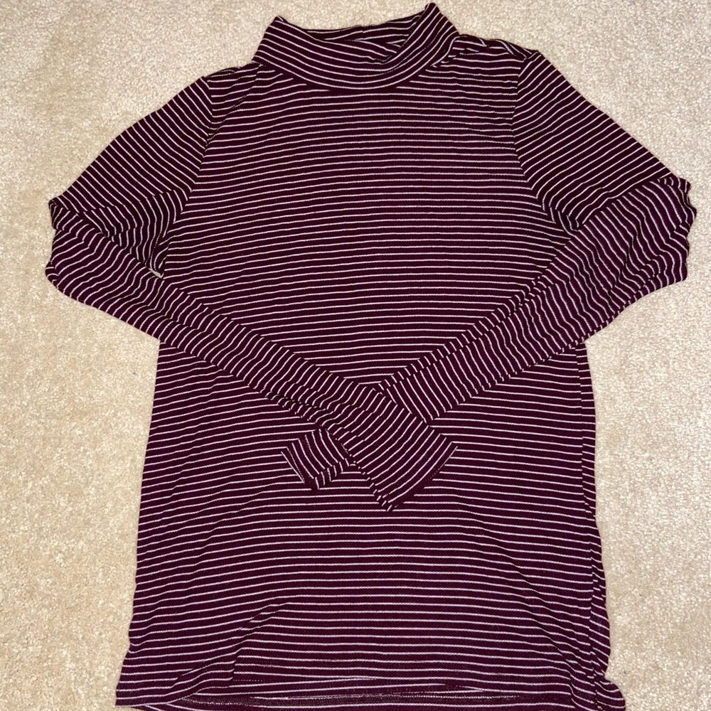 Maroon and white striped turtle neck